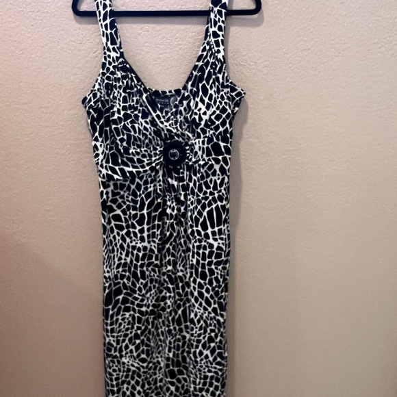 Black & White Dress - Picture 1 of 2